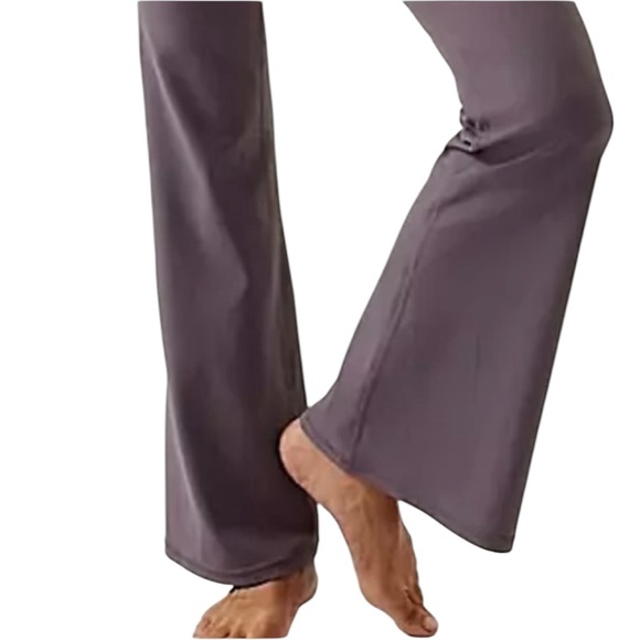ATHLETA Salutation Stash Pocket Flare Pant in lavender - Picture 4 of 15
